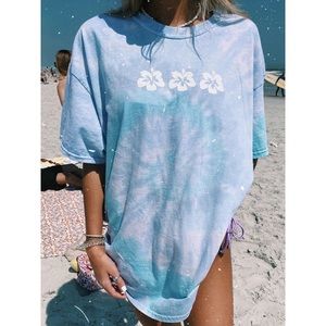 Loveropa vintage blue tie dye t shirt!!